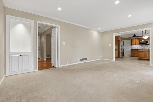 6909 W 98th Terrace, Overland Park, KS 66212