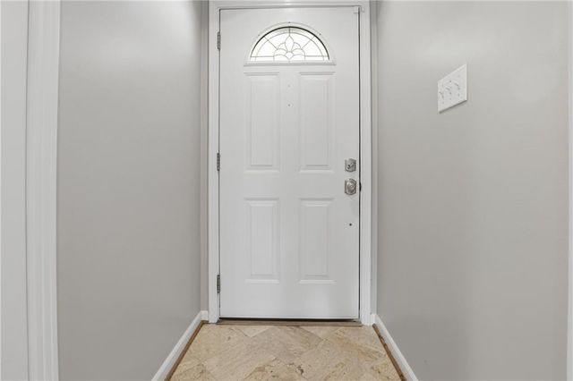 6909 W 98th Terrace, Overland Park, KS 66212