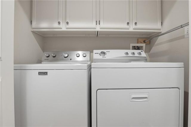 6909 W 98th Terrace, Overland Park, KS 66212