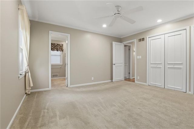 6909 W 98th Terrace, Overland Park, KS 66212