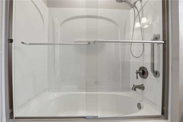 6909 W 98th Terrace, Overland Park, KS 66212