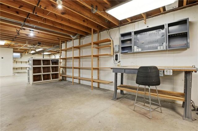 6909 W 98th Terrace, Overland Park, KS 66212