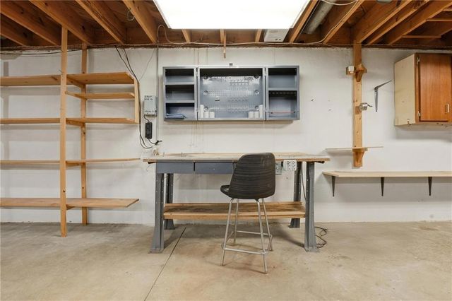 6909 W 98th Terrace, Overland Park, KS 66212