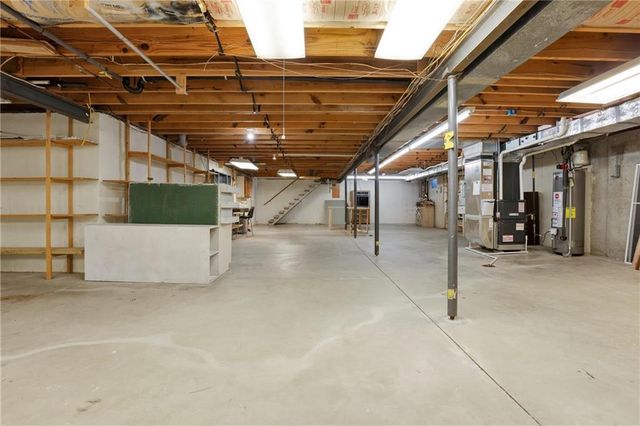 6909 W 98th Terrace, Overland Park, KS 66212