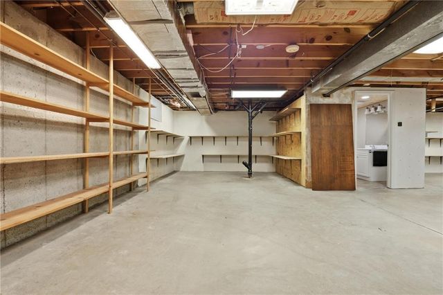 6909 W 98th Terrace, Overland Park, KS 66212