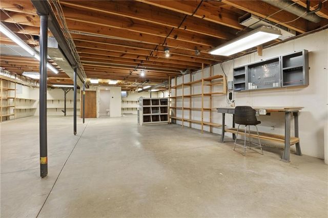 6909 W 98th Terrace, Overland Park, KS 66212