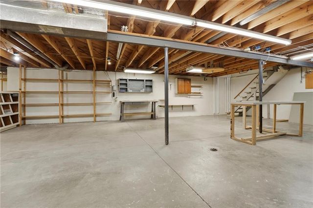 6909 W 98th Terrace, Overland Park, KS 66212