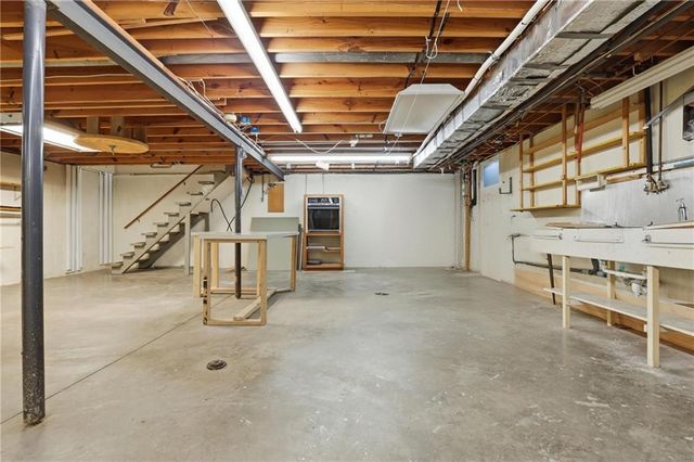 6909 W 98th Terrace, Overland Park, KS 66212