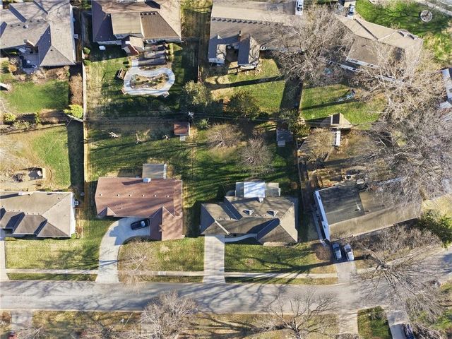 6909 W 98th Terrace, Overland Park, KS 66212