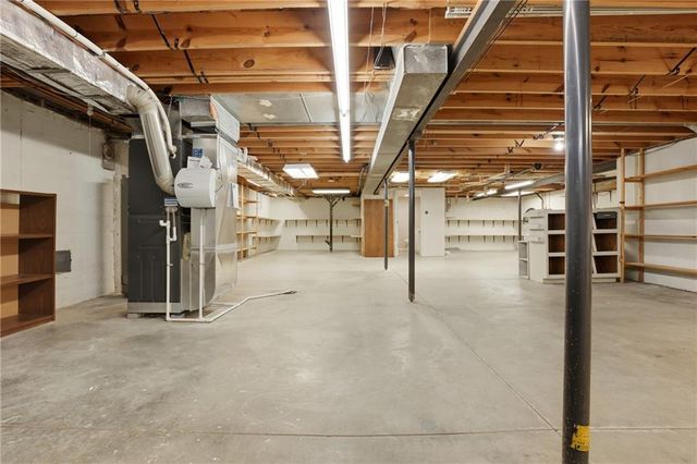 6909 W 98th Terrace, Overland Park, KS 66212