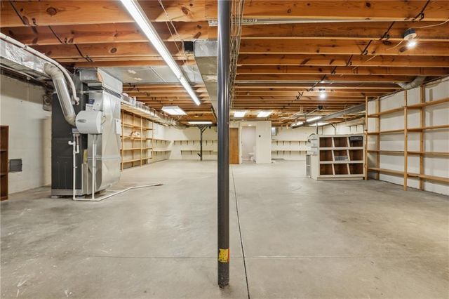 6909 W 98th Terrace, Overland Park, KS 66212