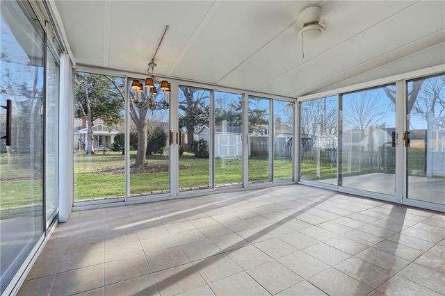 6909 W 98th Terrace, Overland Park, KS 66212