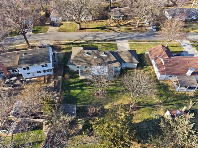 6909 W 98th Terrace, Overland Park, KS 66212