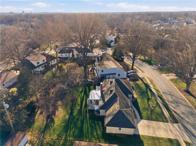 6909 W 98th Terrace, Overland Park, KS 66212