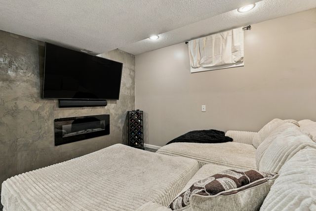 4495 34th Street Court, Bettendorf, IA 52722