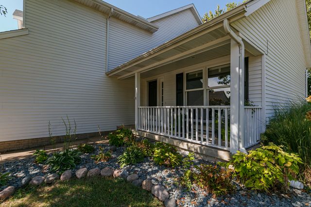 4495 34th Street Court, Bettendorf, IA 52722