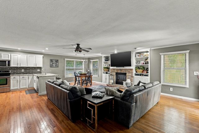 4495 34th Street Court, Bettendorf, IA 52722