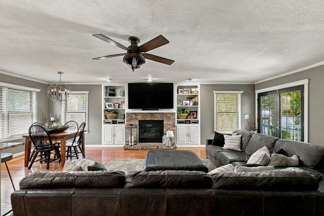 4495 34th Street Court, Bettendorf, IA 52722