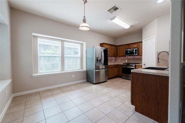 1004 Summer Wood Boulevard, Conroe, TX 77303