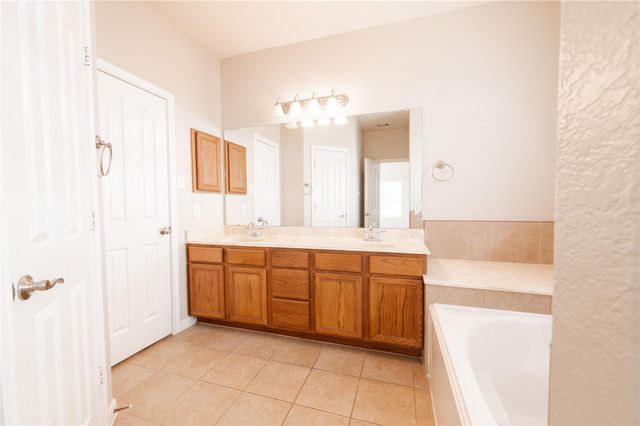 1004 Summer Wood Boulevard, Conroe, TX 77303