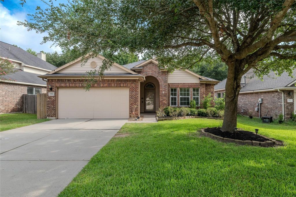 1004 Summer Wood Boulevard, Conroe, TX 77303