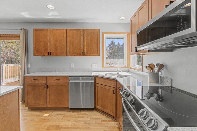 9200 Lakeside Trail, Champlin, MN 55316