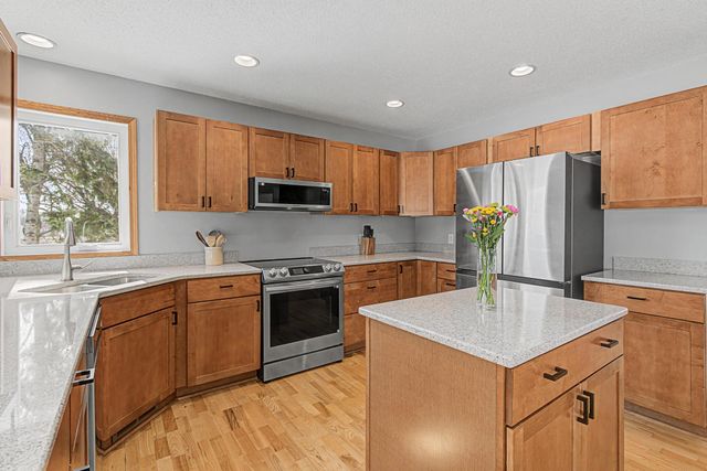 9200 Lakeside Trail, Champlin, MN 55316