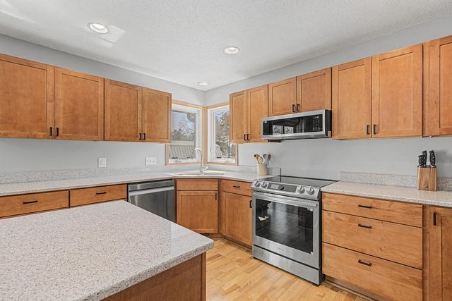 9200 Lakeside Trail, Champlin, MN 55316