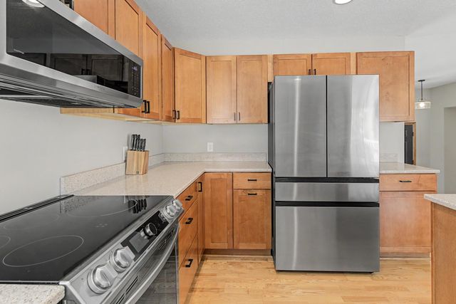 9200 Lakeside Trail, Champlin, MN 55316