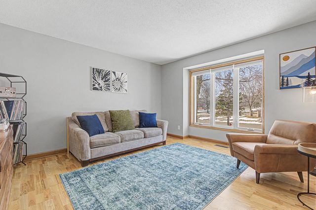 9200 Lakeside Trail, Champlin, MN 55316