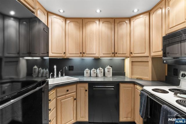 7855 Boulevard East 19G, North Bergen, NJ 07047