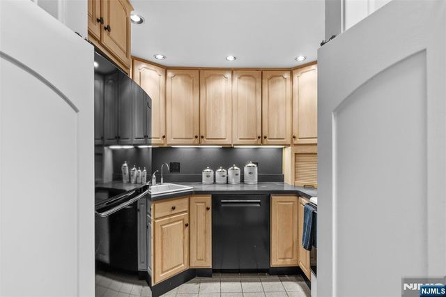 7855 Boulevard East 19G, North Bergen, NJ 07047