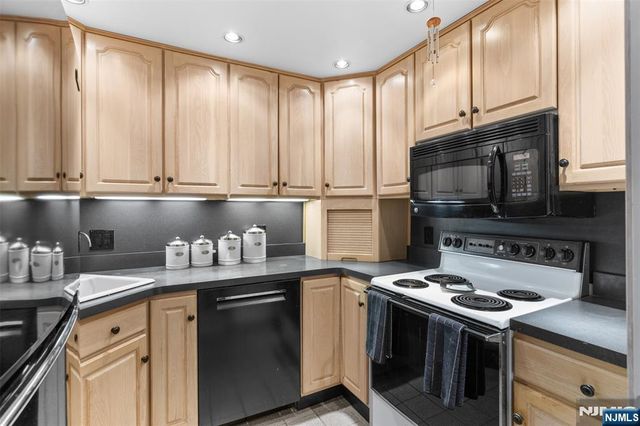 7855 Boulevard East 19G, North Bergen, NJ 07047