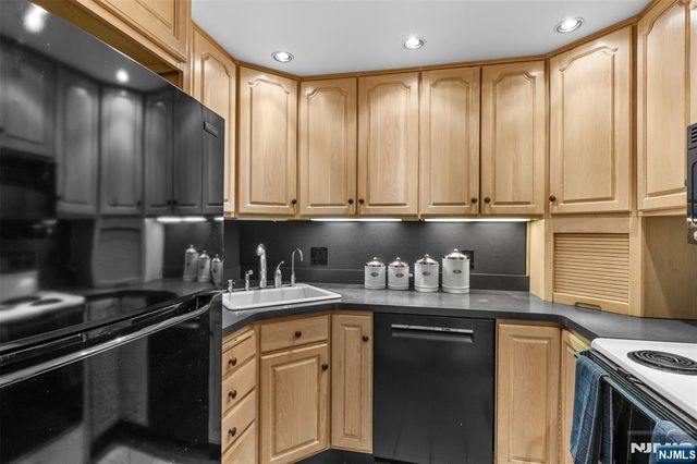 7855 Boulevard East 19G, North Bergen, NJ 07047