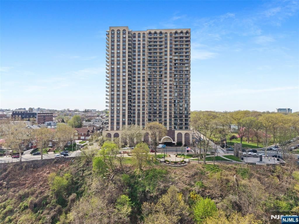 7855 Boulevard East 19G, North Bergen, NJ 07047