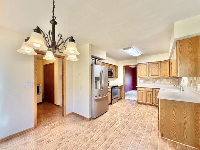 2780 S Hart Road, Beloit, WI 53511