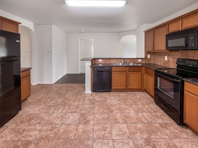 2052 Fair Weather Drive, Lancaster, TX 75146