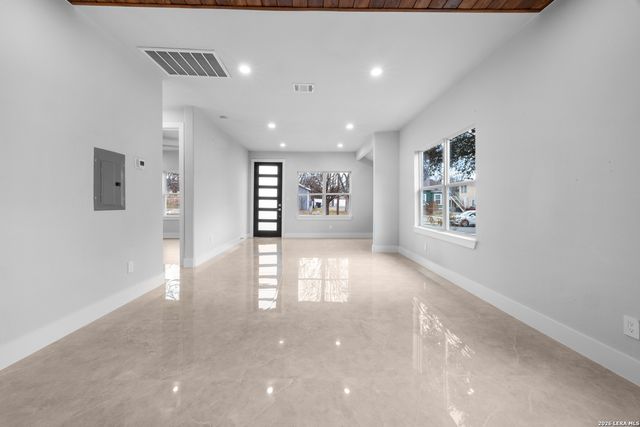 531 W Rosewood, San Antonio, TX 78212