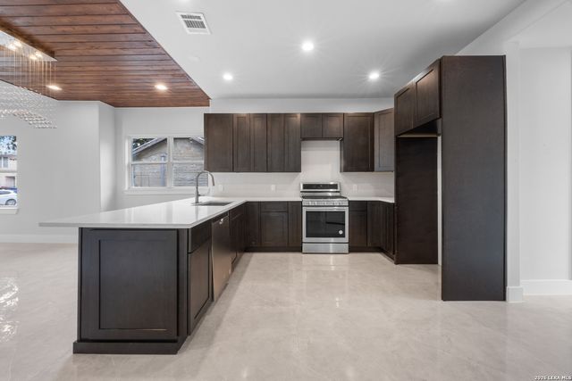 531 W Rosewood, San Antonio, TX 78212