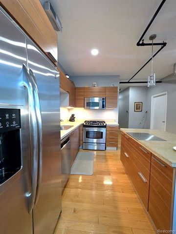 614 Troy 205, Royal Oak, MI 48067