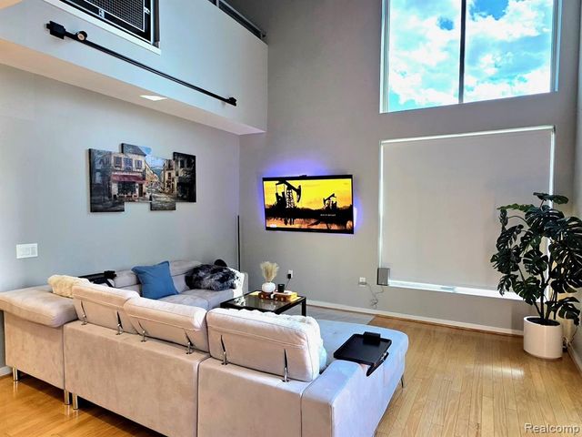 614 Troy 205, Royal Oak, MI 48067