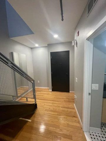 614 Troy 205, Royal Oak, MI 48067