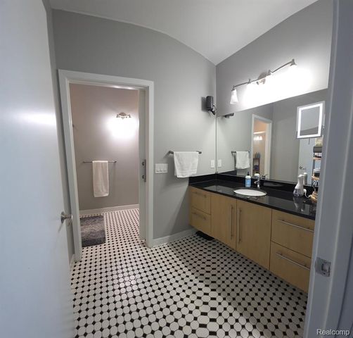614 Troy 205, Royal Oak, MI 48067