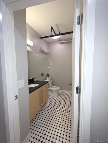614 Troy 205, Royal Oak, MI 48067