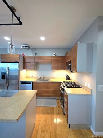 614 Troy 205, Royal Oak, MI 48067