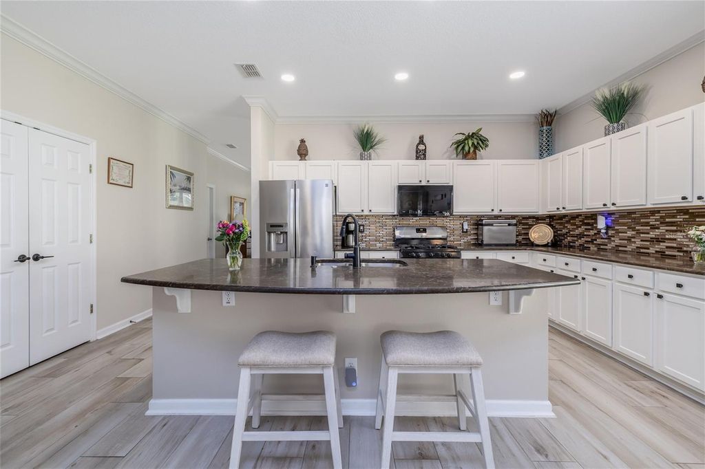 Image 13 of property listing at 526 HERON POINT WAY, Deland, FL 32724