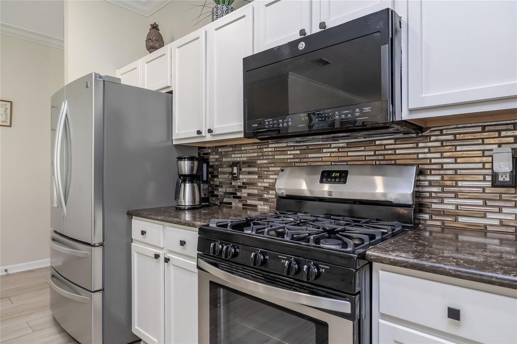 Image 16 of property listing at 526 HERON POINT WAY, Deland, FL 32724