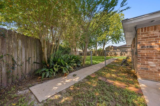 9739 Philmont Drive, Houston, TX 77080