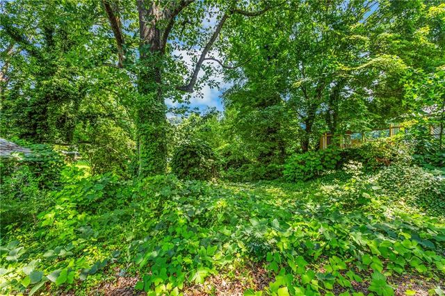 2709 Konnoak Drive, Winston-salem, NC 27127