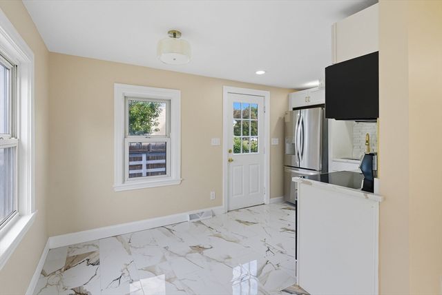 78 Linda St, Abington, MA 02351